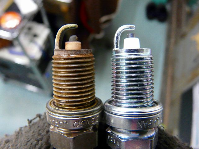 新旧 スパークプラグの写真